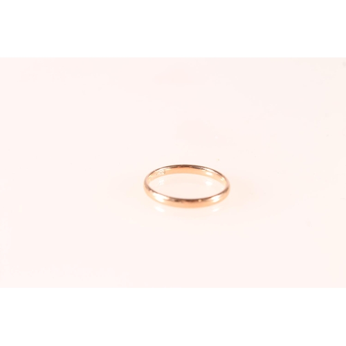 611 - 9ct rose gold plain wedding band, 1.5g.