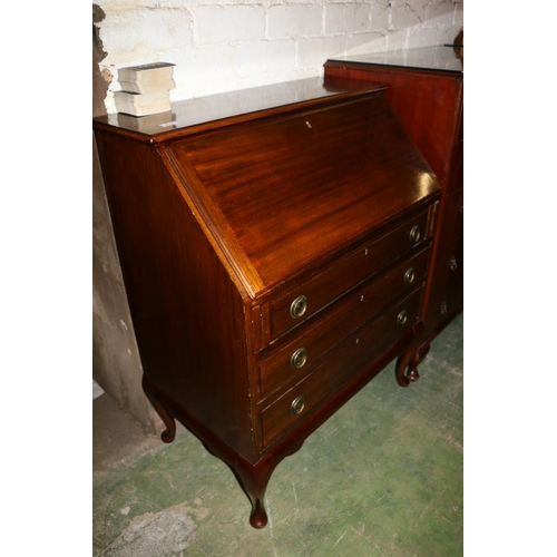 674 - Mahogany bureau, 99cm high.