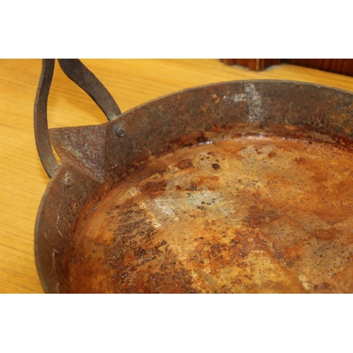 236 - Cast iron skillet with handle.