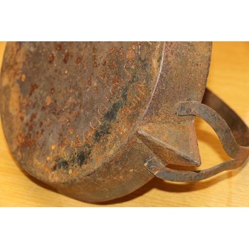 236 - Cast iron skillet with handle.