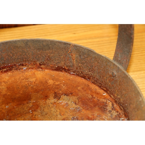 236 - Cast iron skillet with handle.