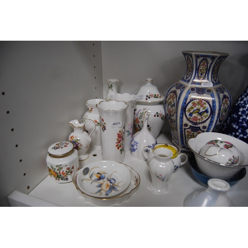 127 - Collection of porcelain to include Aynsley vases, modern Kangxi-style Chinese vases, Aynsl... 