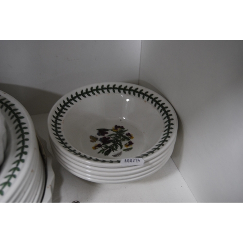 137 - Portmeirion 'Botanic Garden' pattern tablewares to include flan dish, ramekins, bowls, plates etc (o... 