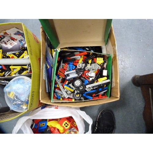 172 - Two cartons containing a large quantity of assorted Lego.  (2)