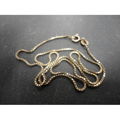 204 - 9ct gold chain, stamped '9k', 2g.