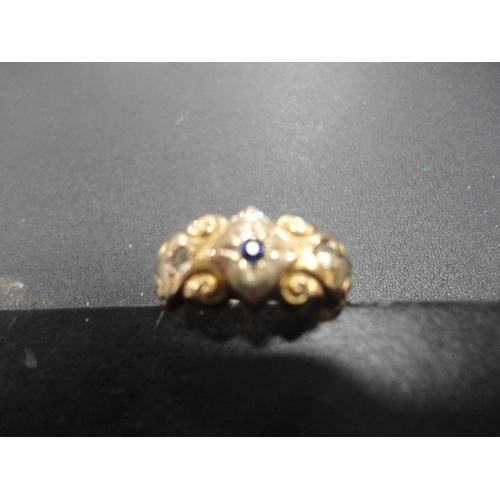 210 - Late Victorian 9ct gold lady's ring, hallmarks for Birmingham, 1.8g gross.