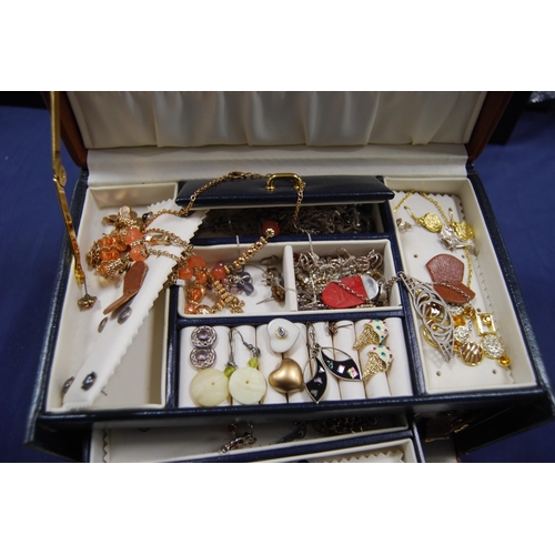 220 - Jewellery box containing assorted costume and silver jewellery to include earrings, chains, bracelet... 