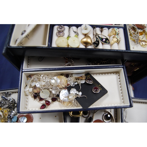 220 - Jewellery box containing assorted costume and silver jewellery to include earrings, chains, bracelet... 