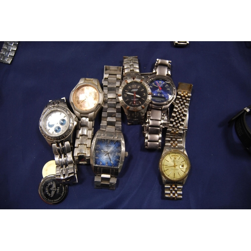 221 - Large quantity of modern gents' wristwatches to include Fila, chronographs, Lorus etc.