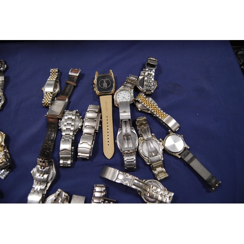 221 - Large quantity of modern gents' wristwatches to include Fila, chronographs, Lorus etc.