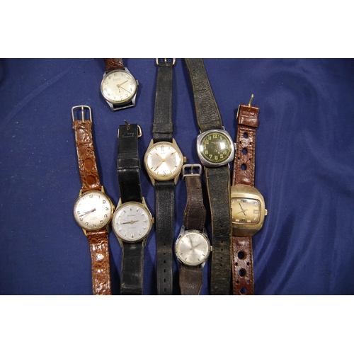 233 - Collection of gents' manual wind wristwatches and watch heads to include Smith's De Luxe, Trafalgar,... 