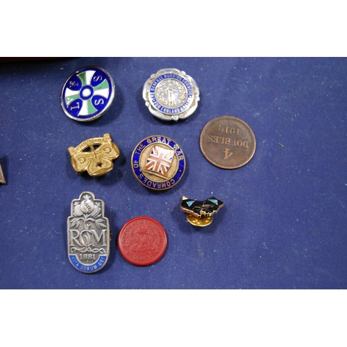 241 - Group of enamel badges to include the Great War, Girl Guides, Nurses etc.