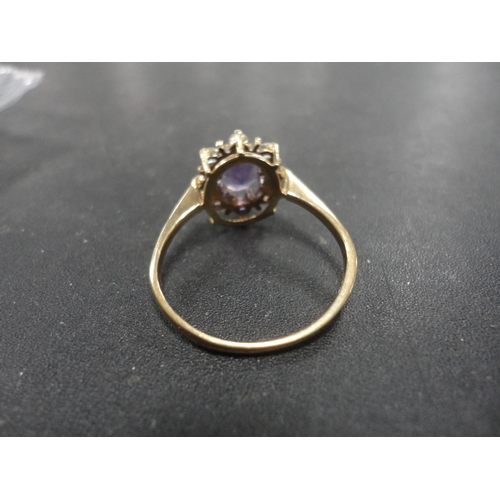 257 - 9ct gold lady's cluster ring, 2.87g gross.