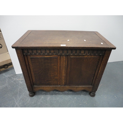 276 - Oak blanket chest.