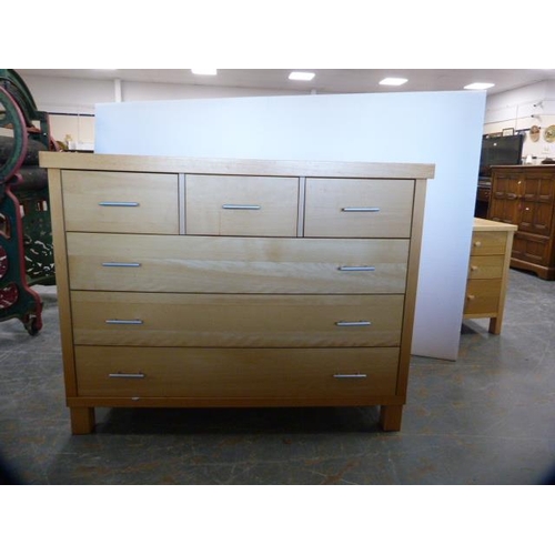 291 - Contemporary chest of drawers.