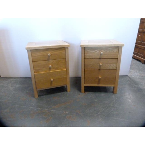 292 - Pair of contemporary light oak veneered three-drawer bedside chests.  (2)