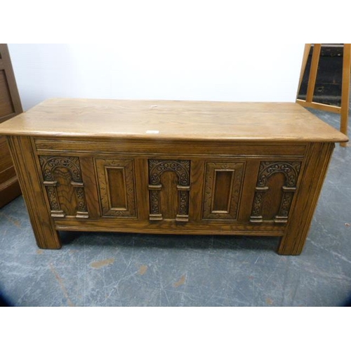 299 - Oak coffer.