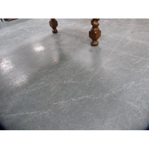 312 - Oak telescopic dining table, c. early 20th century, with one additional leaf, on barley column suppo... 