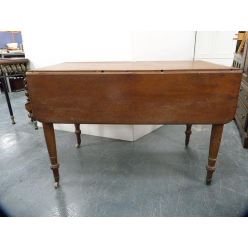 313 - Victorian mahogany Pembroke table.