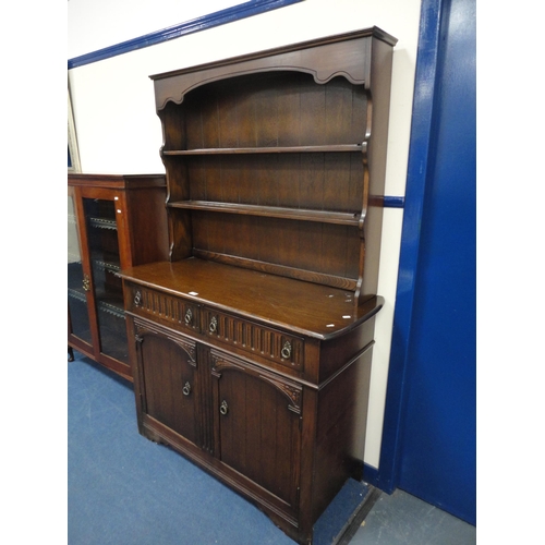 319 - Oak dresser.