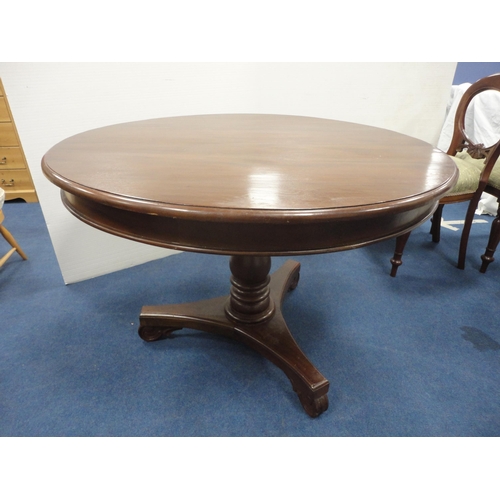 330 - Victorian-style mahogany breakfast table and a set of four Victorian-style balloon-back dining chair... 