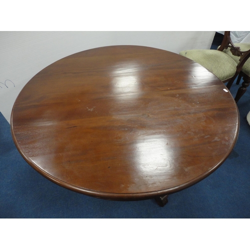 330 - Victorian-style mahogany breakfast table and a set of four Victorian-style balloon-back dining chair... 