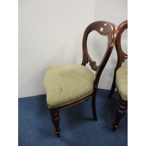 330 - Victorian-style mahogany breakfast table and a set of four Victorian-style balloon-back dining chair... 