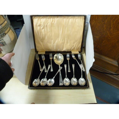 69 - Collection of boxed cutlery to include a set of six plated Apostle spoons, teaspoons and tongs, butt... 