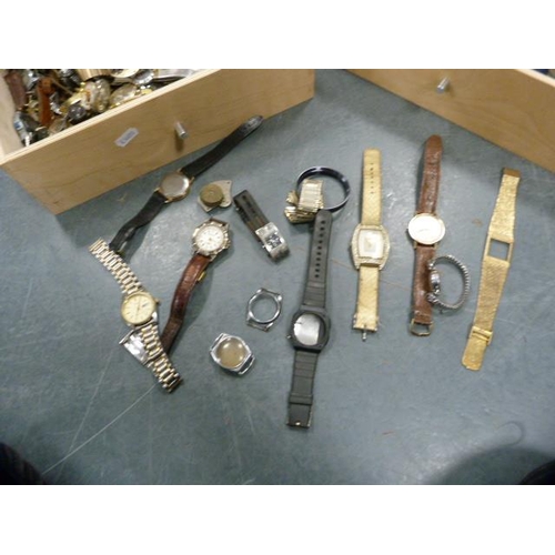 85 - Box containing a large quantity of watch parts, cases, straps, and a box containing modern watches, ... 