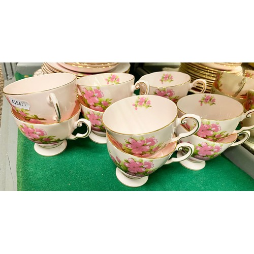 167 - Tuscan Plant pink tea set