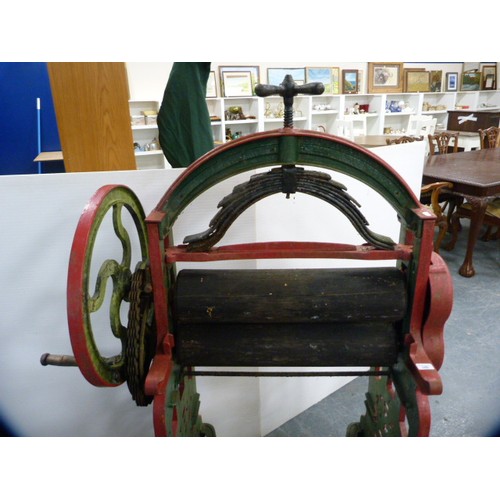 346 - Vintage painted and cast iron mangle, made by Grierson Bros of Dumfries.