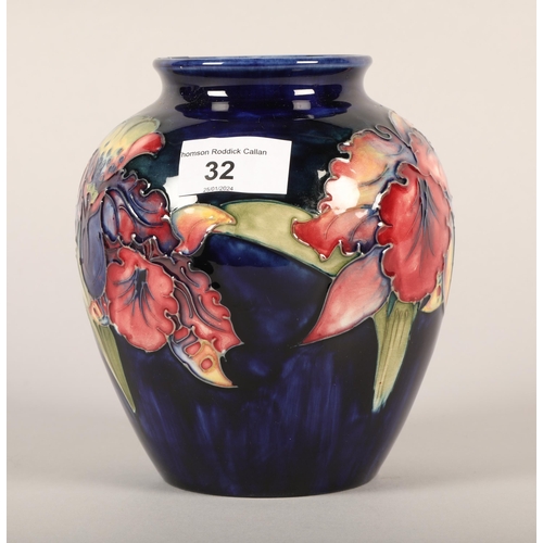 32 - Moorcroft vase 'Orchid', 16 cm high (restorations)