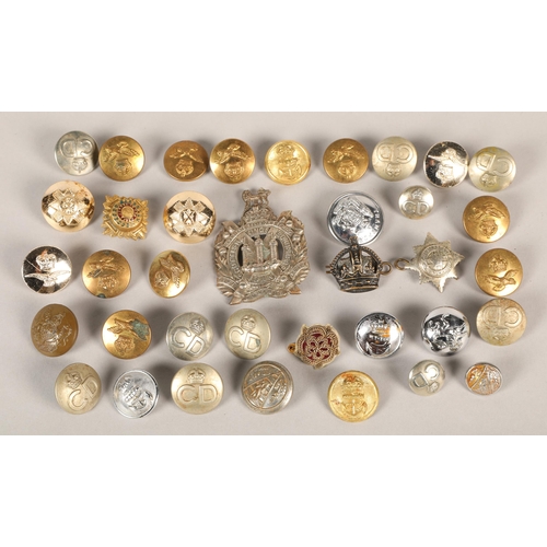 163 - Quantity of military buttons