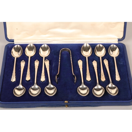 195 - Twelve Mappin and Webb silver tea spoons and tongs in Mappin and Webb case