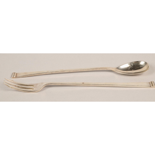 207 - Pair of silver pickle fork and spoon, Sheffield in case