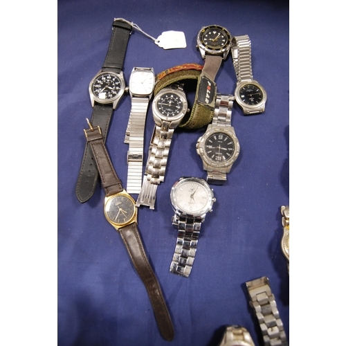 221 - Large quantity of modern gents' wristwatches to include Fila, chronographs, Lorus etc.