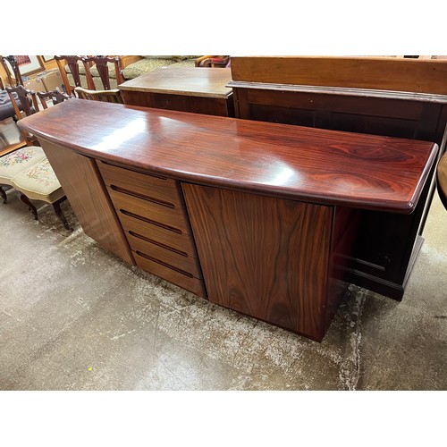 603 - Mahogany 1970's oval dining table,six chairs & sideboard