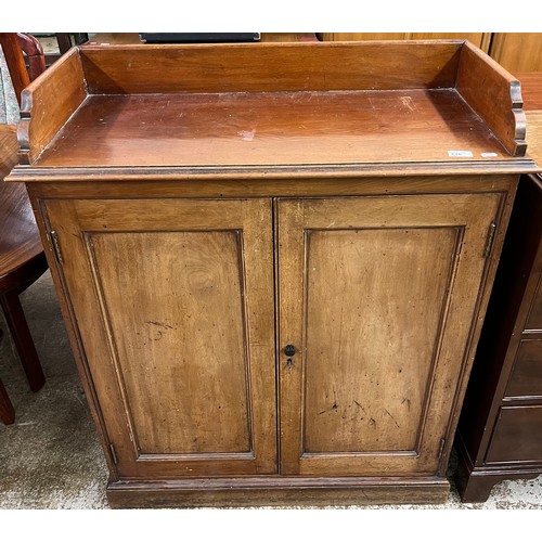 616 - Mahogany side cabinet