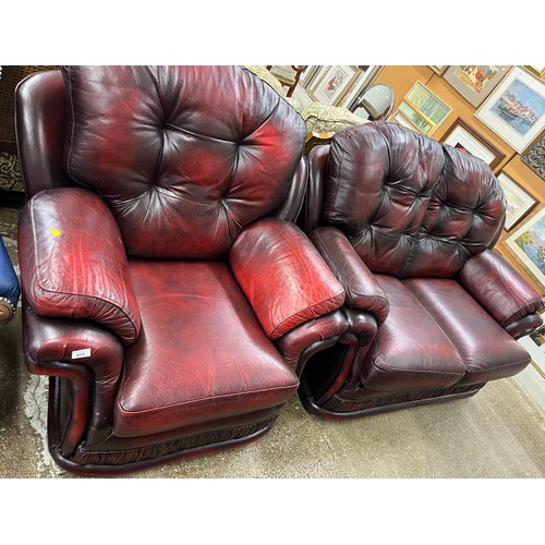 633 - Thomas Lloyd two-seater leather sofa with matching arm chair (2)