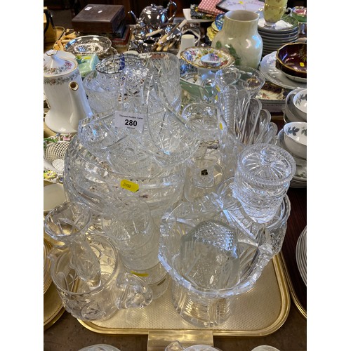 280 - Large quantity of crystal to include glasses, vases, ashtrays, etc