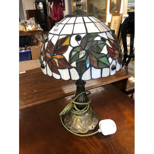 583 - Tiffany-style table lamp