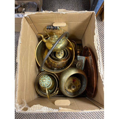 395 - Box of assorted brassware to include jelly pan, kettle, etc