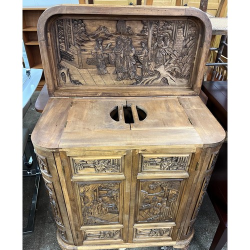 641 - Oriental style drinks cabinet, 82 x 92x 44 cm