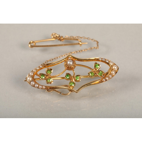 100 - 15 ct gold brooch with green stones and pearls.weight 3.8 grams