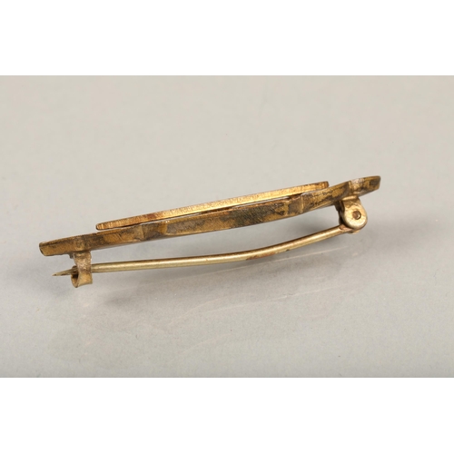 111 - 9 ct gold brooch with another (2)