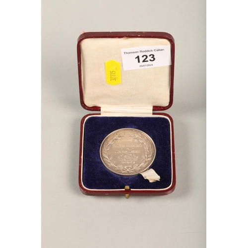 123 - Silver medal in case.weight 37 grams