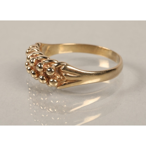 129 - 9 ct gold ring . ring size s/t4 grams