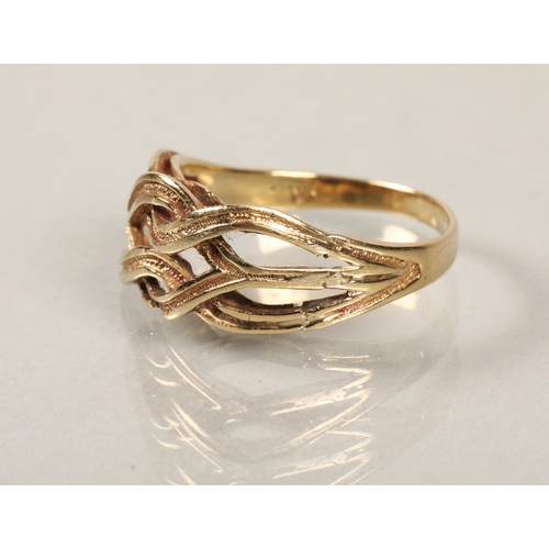 130 - 9 ct gold ring . ring size o/p2.7 grams