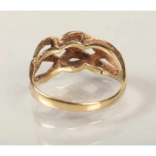 130 - 9 ct gold ring . ring size o/p2.7 grams