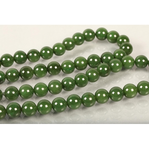 134 - 9 ct gold and jadeite necklace